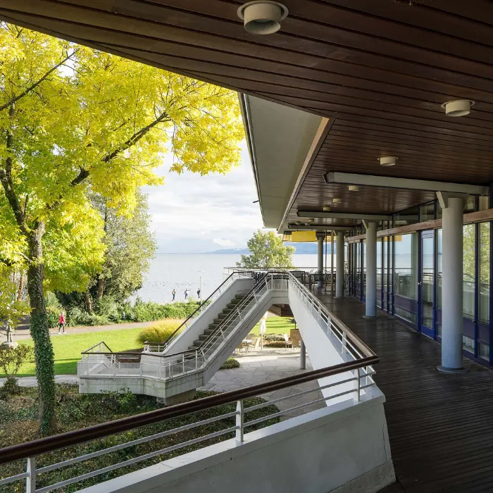 Außenansicht des Veranstatlungsortes in Friedrichshafen GZH mit Blick auf den Bodensee
