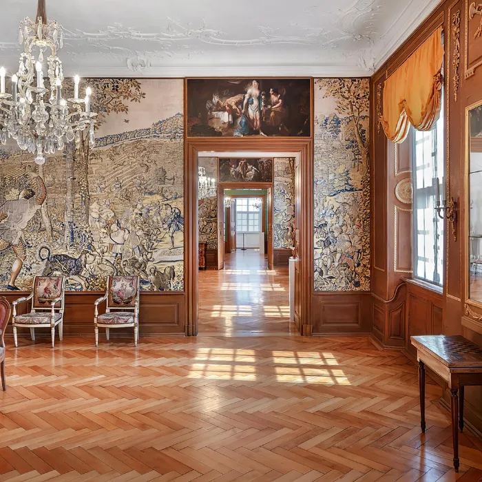Kaminsaal mit Tapisserien und Parkett im Schloss Meersburg Eventlocation
